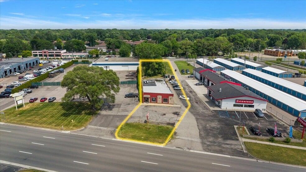 More Photos Of 1357 S Gratiot Ave, Clinton Township Showroom For Sale