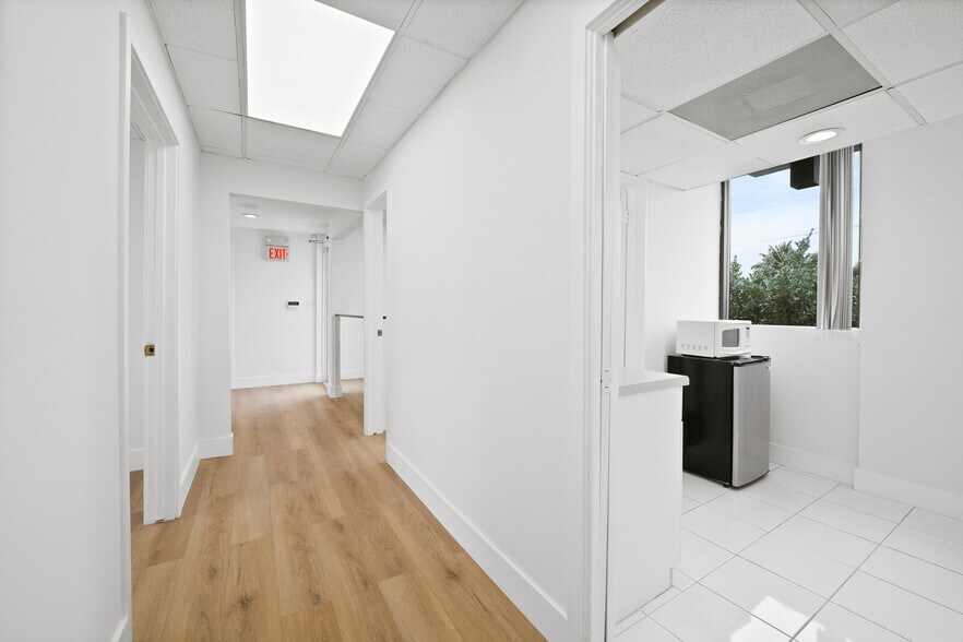 More Photos Of 4322-4334 E Tradewinds Ave, Lauderdale-by-the-Sea Loft Creative Space For Lease