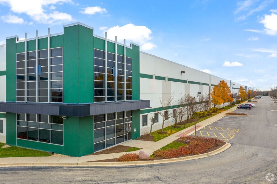 Primary Photo Of 2145 Internationale Pky, Woodridge Warehouse For Lease