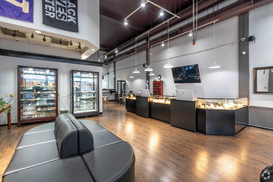 More Photos Of 4517 University Way NE, Seattle General Retail For Sale