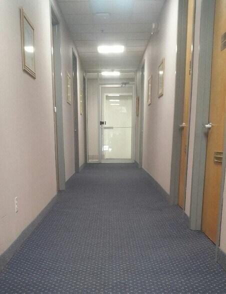 More Photos Of 31 Merrick Ave, Merrick Medical For Lease