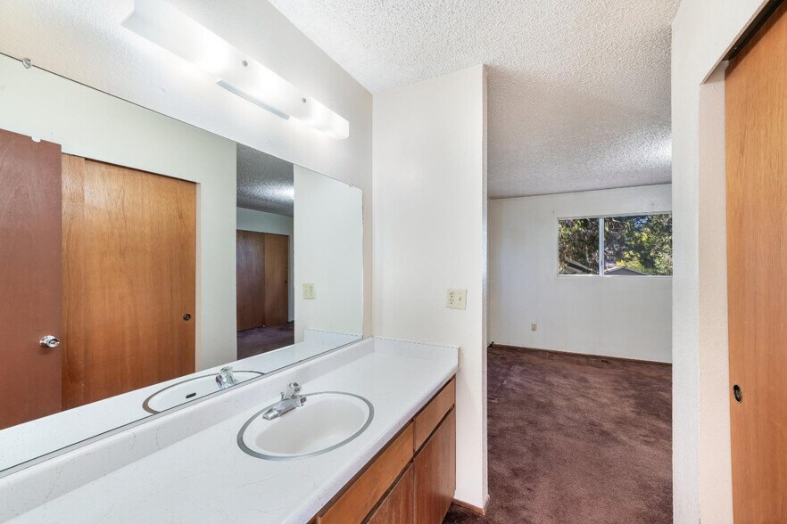 More Photos Of 960 Marlene St, Ukiah Apartments For Sale