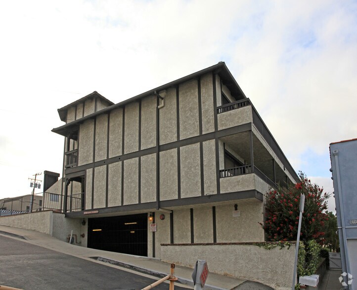 More Photos Of 2309 Pacific Coast Hwy, Hermosa Beach Office For Lease