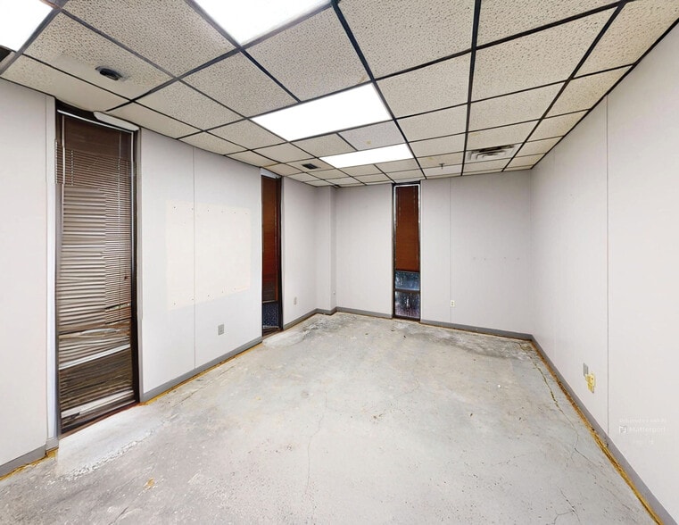 More Photos Of 12450 Automobile Blvd, Clearwater Warehouse For Sale