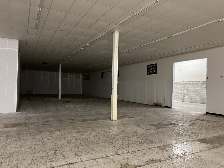 More Photos Of 1625 US Highway 61 N, Lancaster Warehouse For Sale