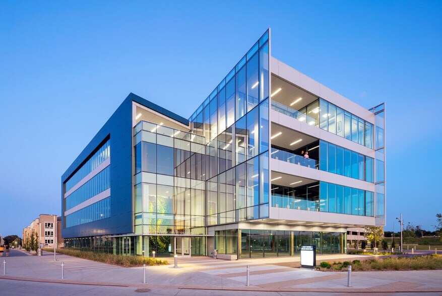 More Photos Of 4201 Rivers Edge Pky, Council Bluffs Office For Lease