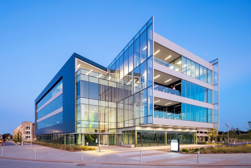 More Photos Of 4201 Rivers Edge Pky, Council Bluffs Office For Lease