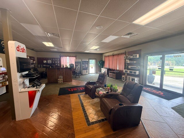 More Photos Of 1700 W Junction Hwy, Kerrville Freestanding For Lease