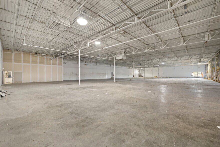 More Photos Of 2063 W 4th St, Mansfield Freestanding For Lease