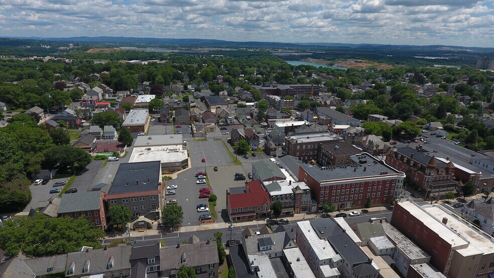 More Photos Of 39 S Main St, Nazareth General Retail For Lease