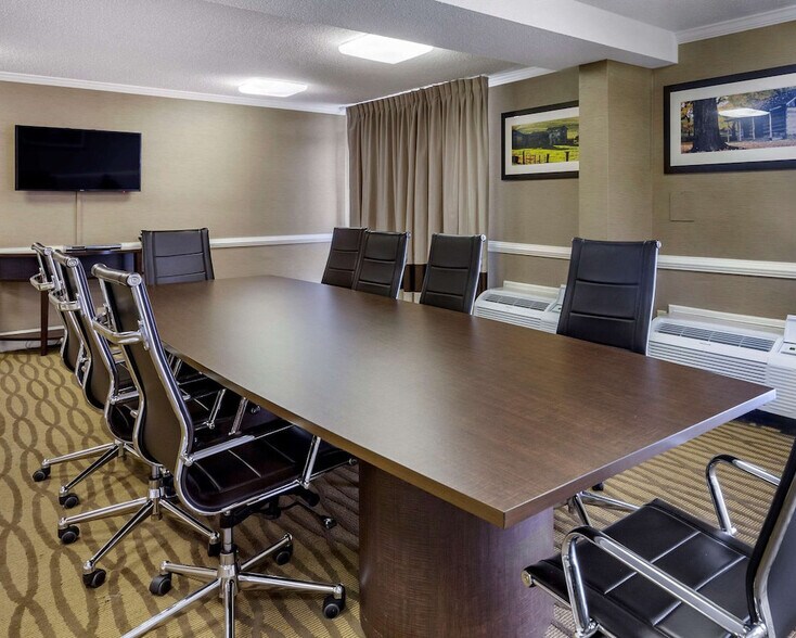 More Photos Of 100 Tower Dr, Danville Hotel For Sale