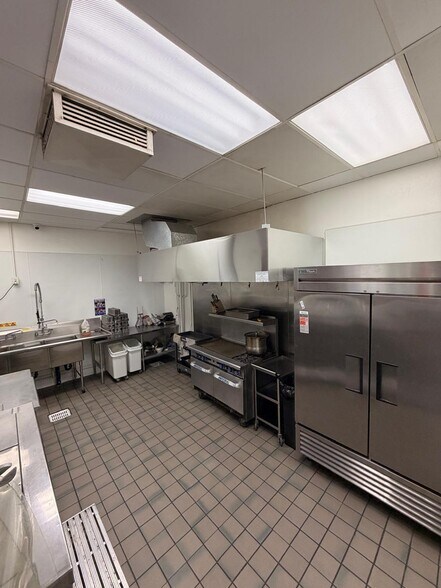 More Photos Of 566 W Lancaster Blvd, Lancaster Office For Sale