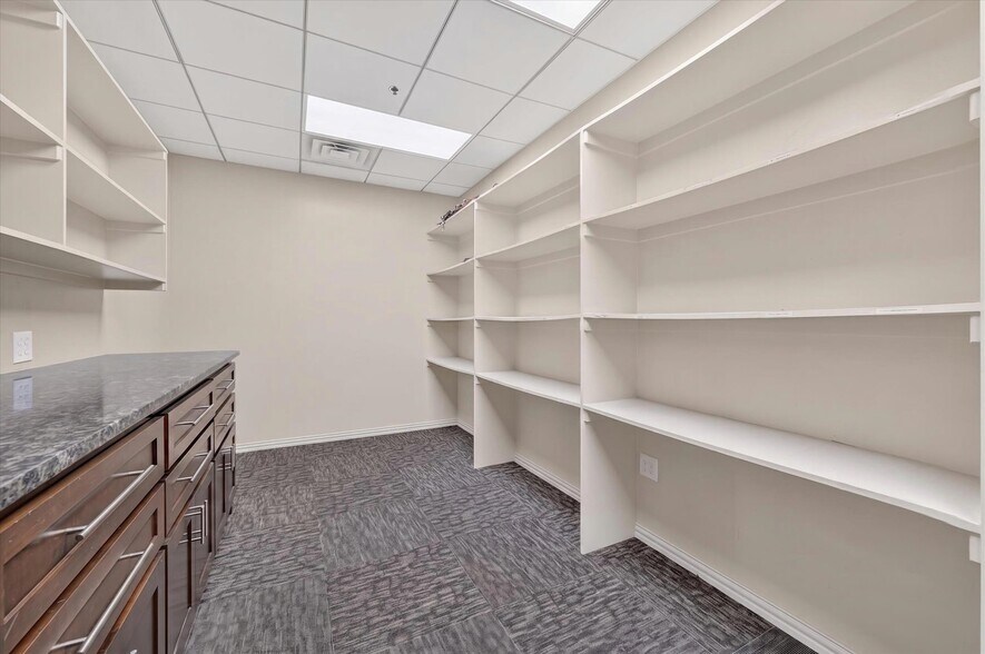 More Photos Of 6200 Stone Hill Farms Pky, Flower Mound Loft Creative Space For Lease