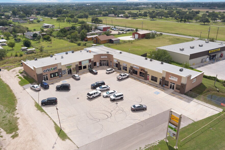 More Photos Of 6600 N Val Verde Rd, Donna Storefront Retail Office For Lease