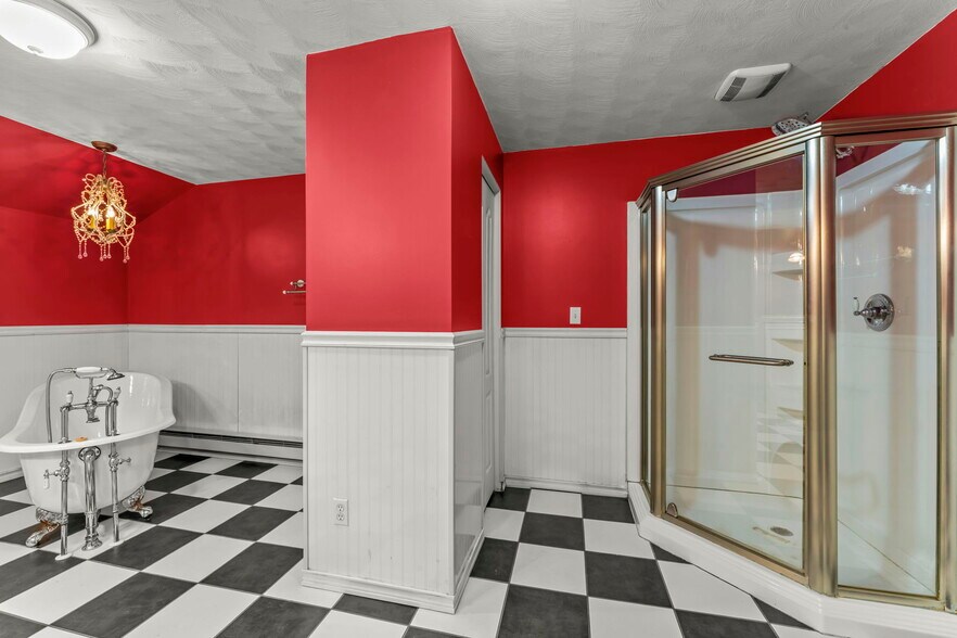 More Photos Of 105 Holbert Stretch, Dilliner Bar For Sale