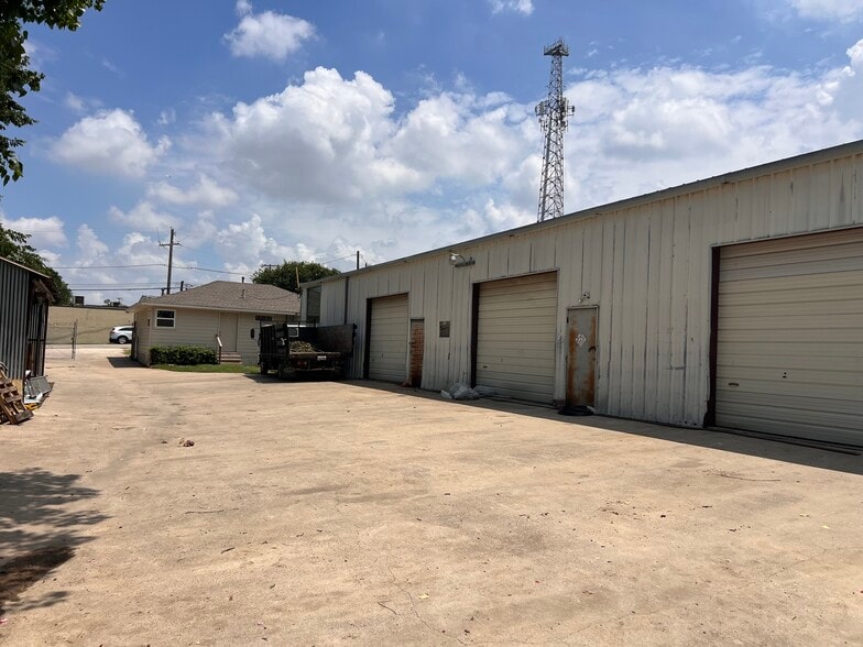More Photos Of 1608 Tantor Rd, Dallas Distribution For Sale