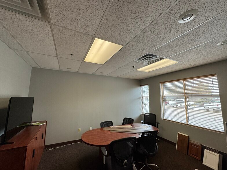 More Photos Of 3303 William Richardson Dr, South Bend Light Manufacturing For Sale