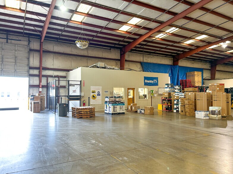 More Photos Of 252 Jacintoport Blvd, Saraland Warehouse For Lease