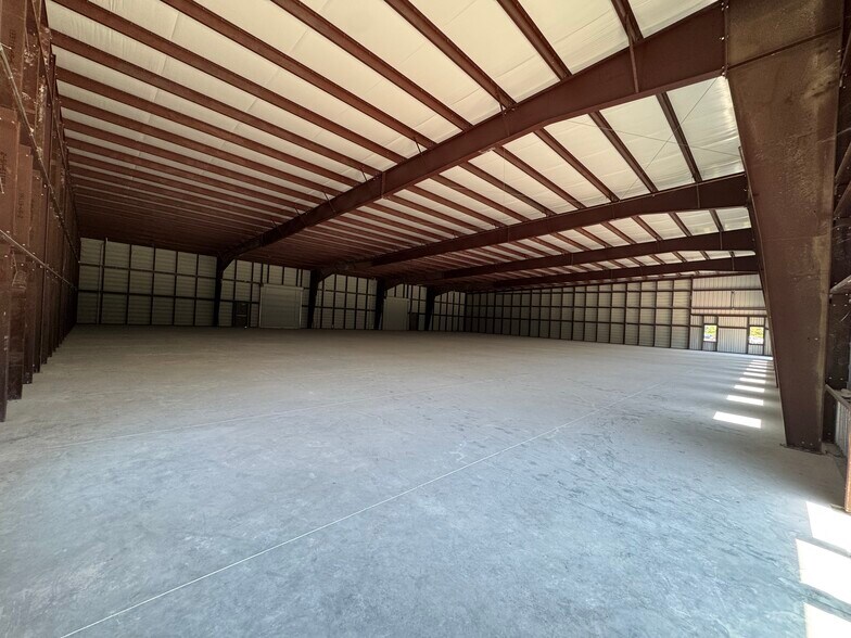 More Photos Of 4551-A E Richey Rd, Humble Warehouse For Lease