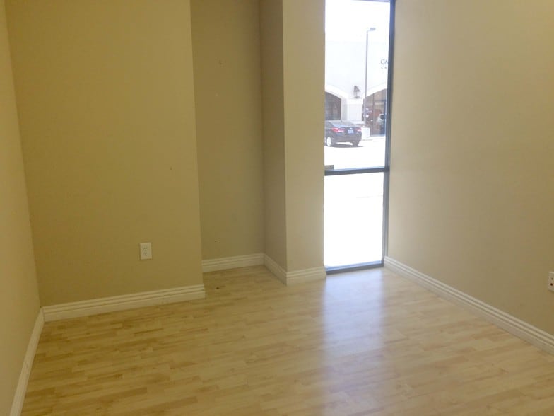 More Photos Of 4315 N Rancho Dr, Las Vegas Loft Creative Space For Lease