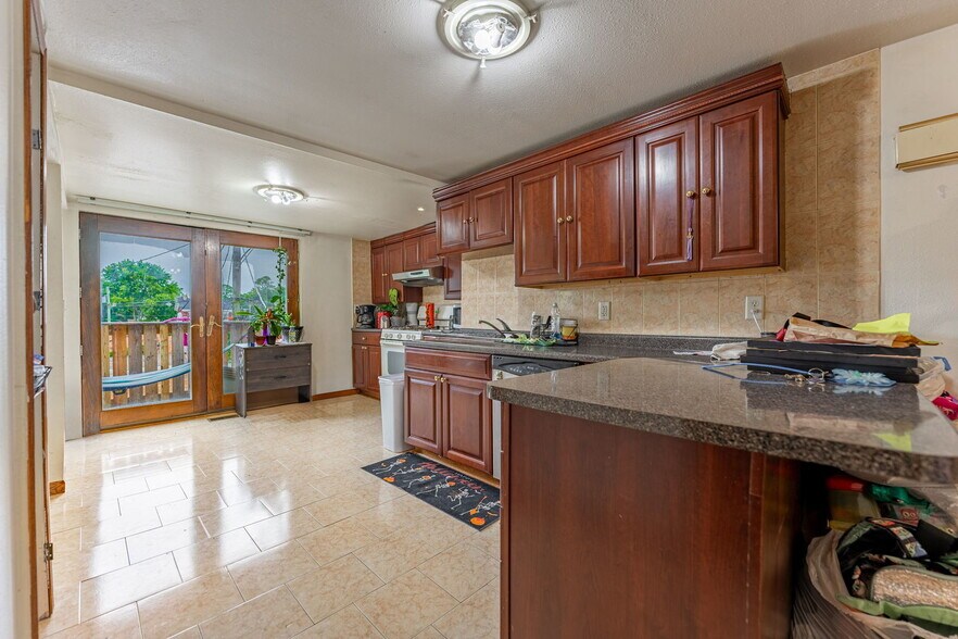 More Photos Of 132 N State St, Belvidere Restaurant For Sale