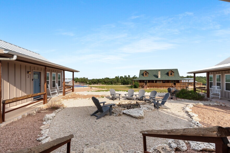 More Photos Of 3607 Lone Man Mountain Rd, Wimberley Hotel For Sale