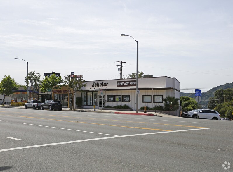 More Photos Of 2870 Foothill Blvd, La Crescenta Office For Sale