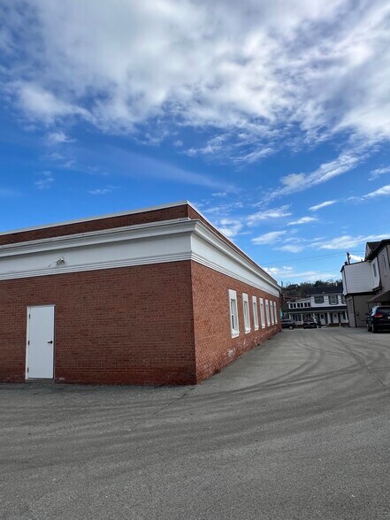 More Photos Of 148 W Pike St, Canonsburg Storefront Retail Office For Lease