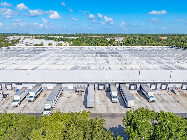 More Photos Of 2965 West Corporate Lakes Blvd, Weston Manufacturing For Lease