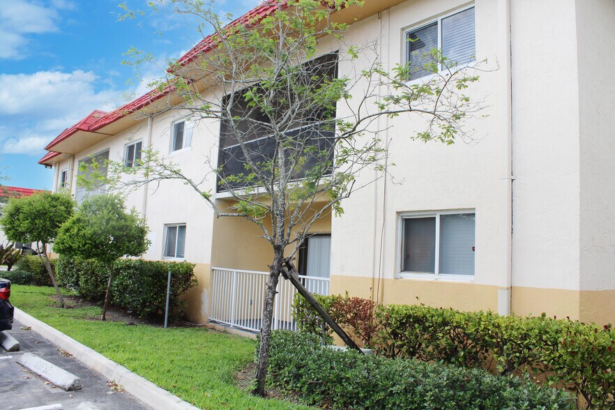 More Photos Of 5850-5890 NW 17th Plz, Sunrise Apartments For Sale