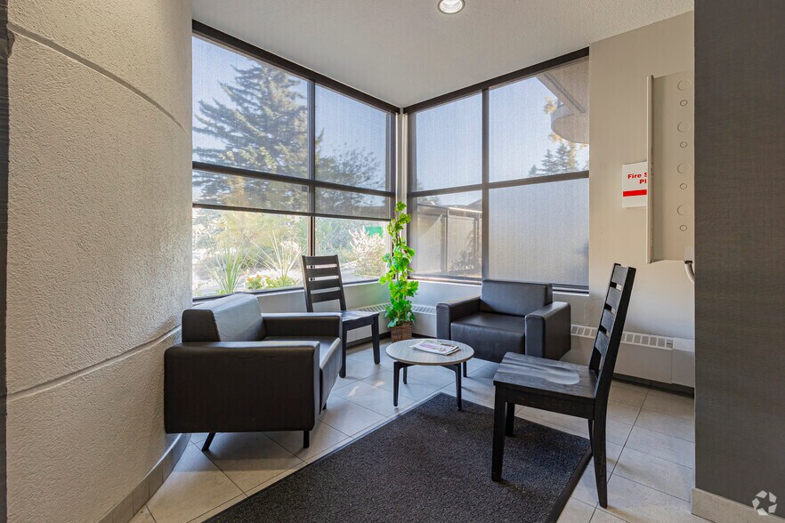 More Photos Of 2105 90 Av SW, Calgary Apartments For Lease