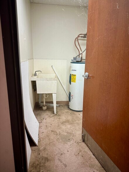 More Photos Of 1233 Tenaha St, Center Unknown For Lease