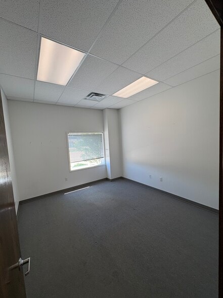 More Photos Of 66850 Executive Dr, Saint Clairsville Warehouse For Lease