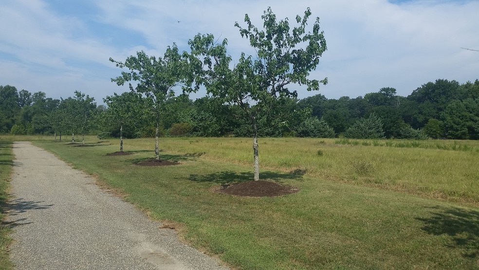 More Photos Of 838-840 S 5th Ave, Denton Supermarket For Lease