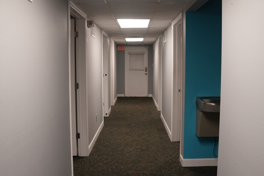 More Photos Of 4460 Edgewater Dr, Orlando Office For Lease