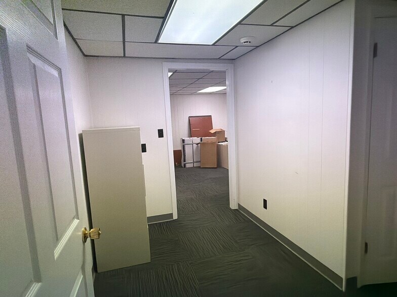 More Photos Of 610 Hamlin Hwy, Lake Ariel Office For Sale
