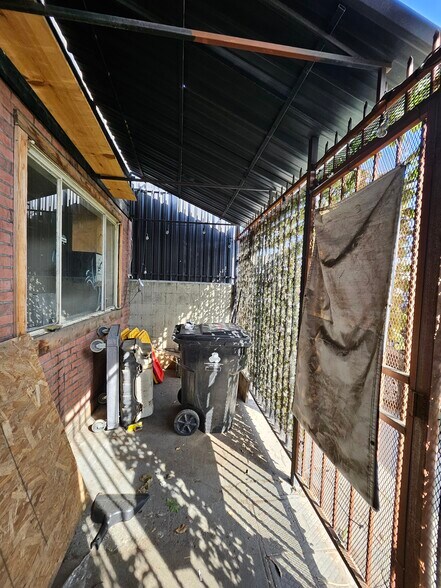 More Photos Of 6825 Crenshaw Blvd, Los Angeles General Retail For Sale