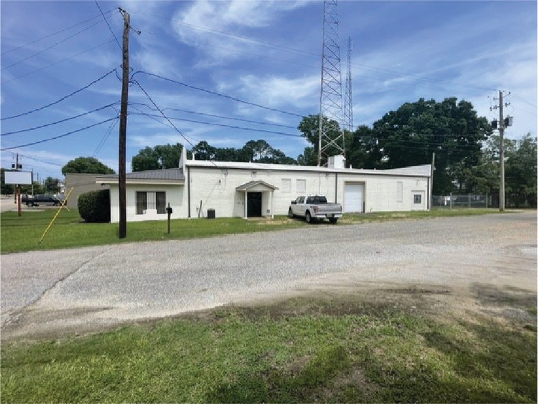 More Photos Of 1576 Mount Meigs Rd, Montgomery Flex For Sale