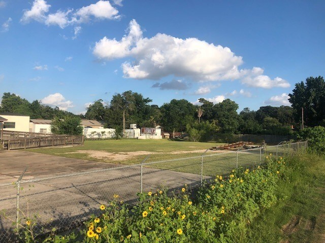 Primary Photo Of 4439 Pinemont Dr, Houston Land For Lease