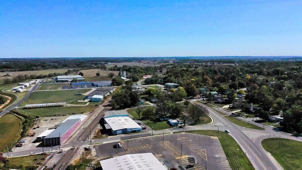 More Photos Of 134 N Howell Ave, West Plains Industrial For Sale