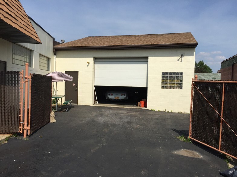 More Photos Of 2323 Hyde Park Blvd, Niagara Falls Office For Sale