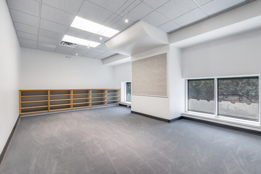 More Photos Of 15315 W Highway 71, Austin Showroom For Sale