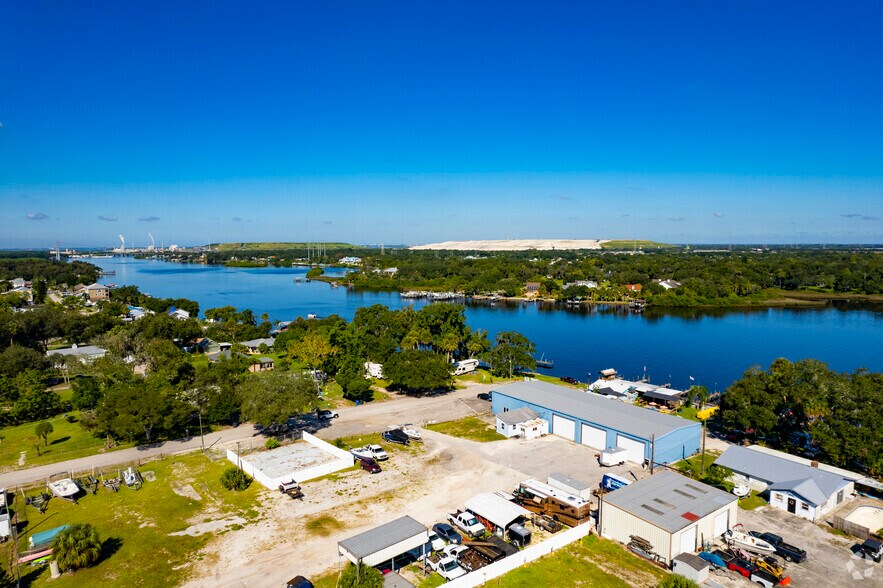 More Photos Of 9810 Vaughn St, Gibsonton Marina For Sale