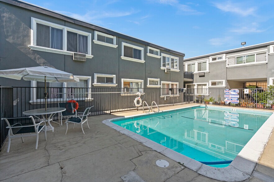 More Photos Of 8305-8325 Variel Ave, Canoga Park Apartments For Sale