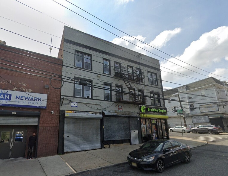 Primary Photo Of 402-404 Hawthorne Ave, Newark Storefront Retail Residential For Lease