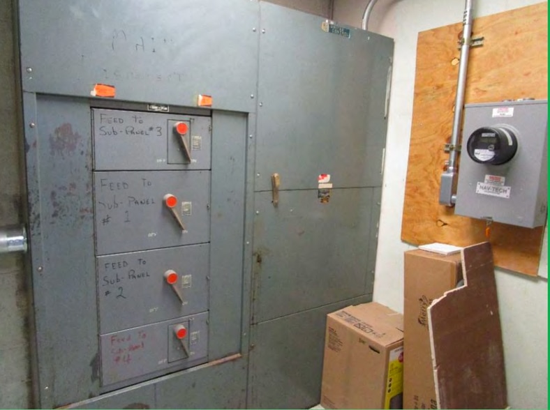 More Photos Of 110 Nicon Ct, Hauppauge Warehouse For Sale