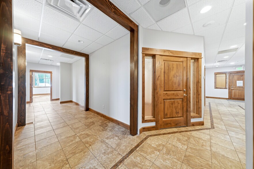 More Photos Of 1940 W Dickerson St, Bozeman Office For Lease