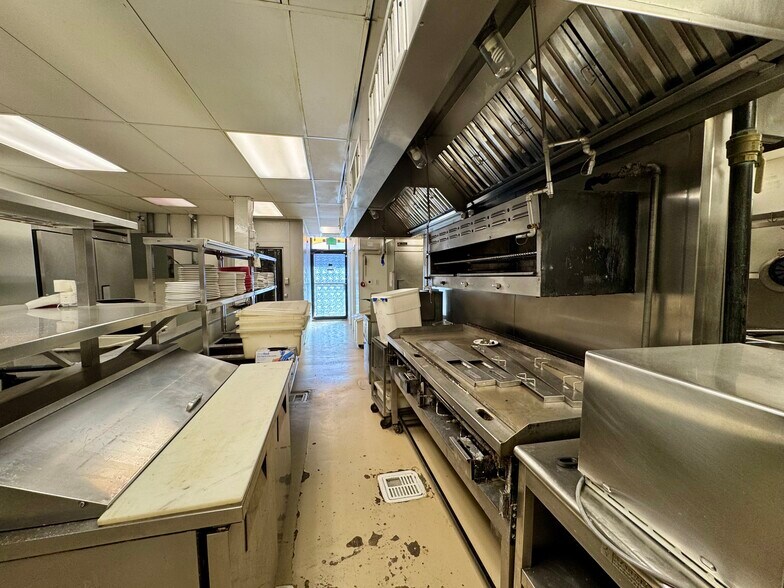 More Photos Of 3495 S Broadway, Englewood Restaurant For Lease