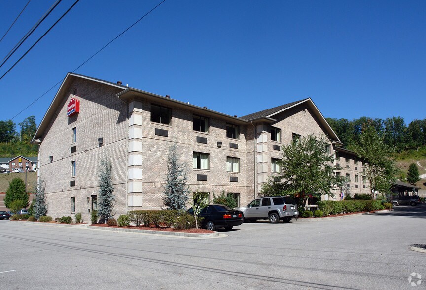 More Photos Of 3094 16th St, Huntington Hotel For Sale