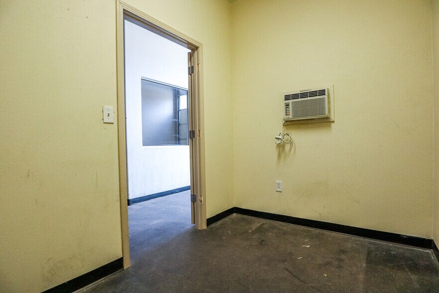 More Photos Of 6640 S Tenaya Way, Las Vegas Light Distribution For Lease